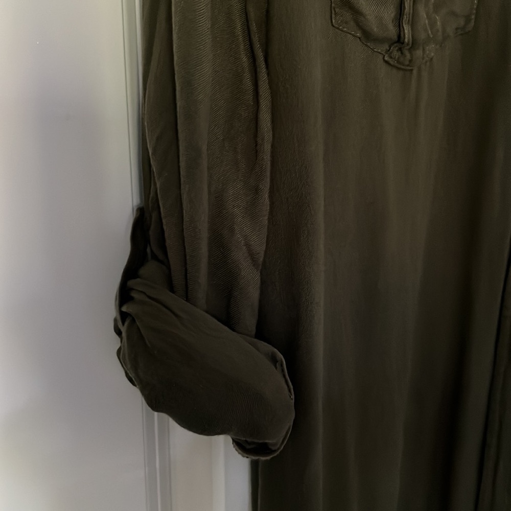 Super soft green button down - Picture 5 of 8